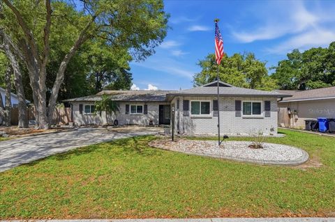 Photo of 3809 Parkside Drive, Valrico, FL 33594 (MLS # TB8499427)