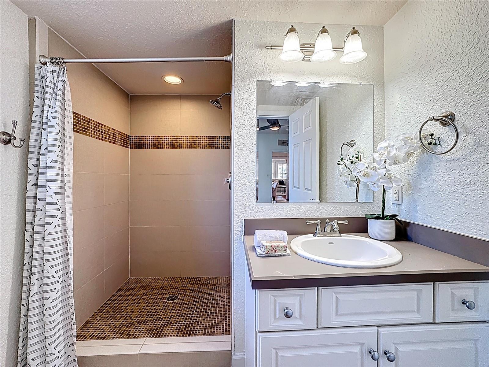 MOUNT DORA GULLERS HOMESTEAD - Residential