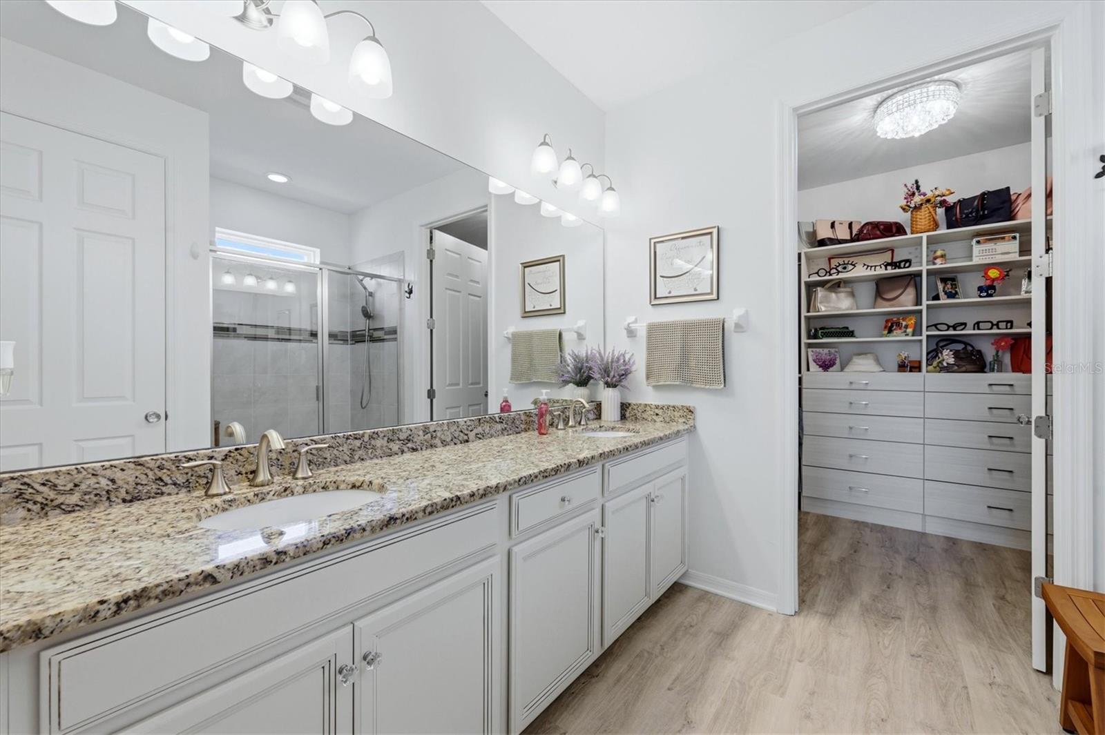 CARIBBEAN VILLAGE - Residential