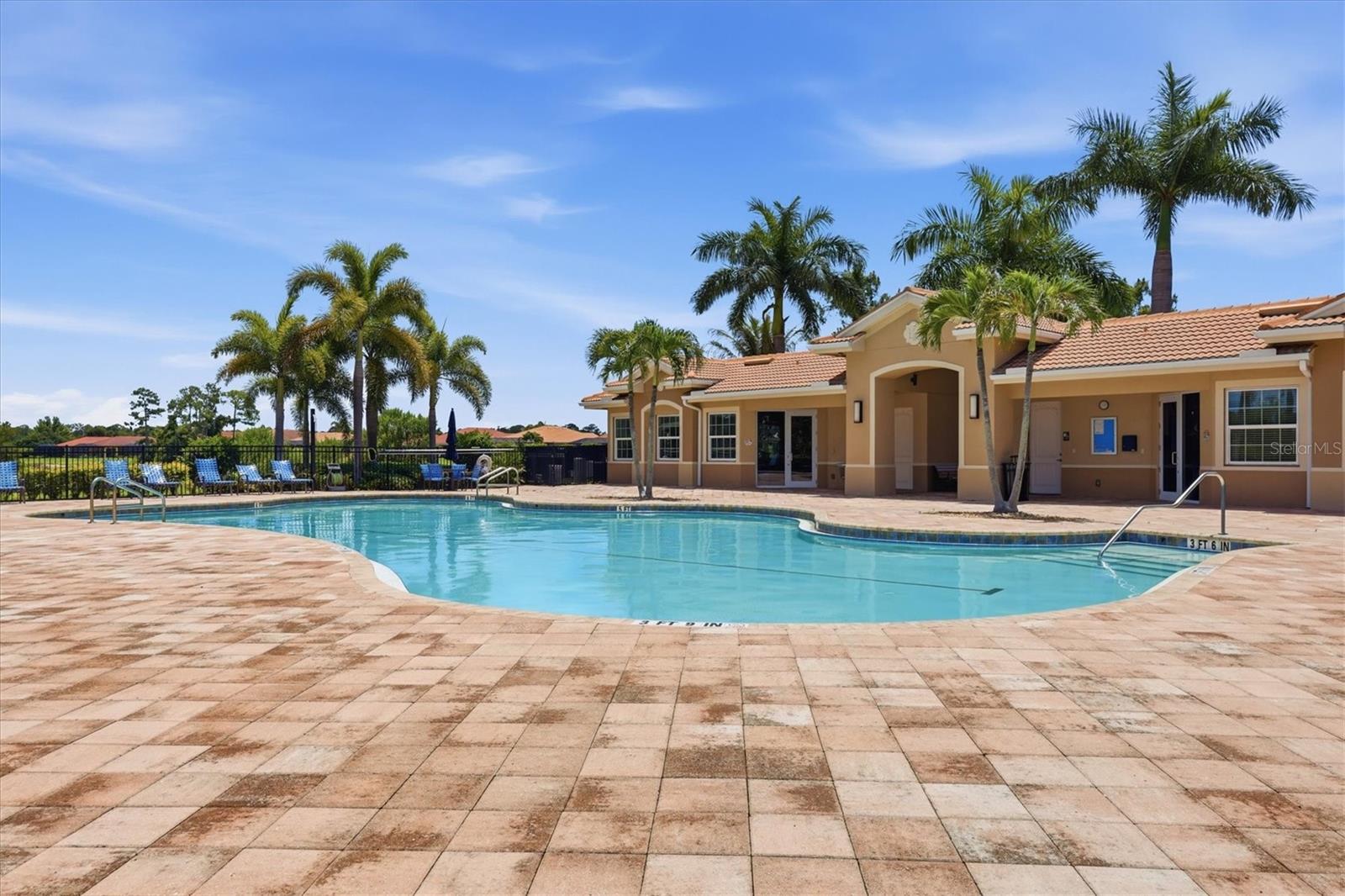CARIBBEAN VILLAGE - Residential