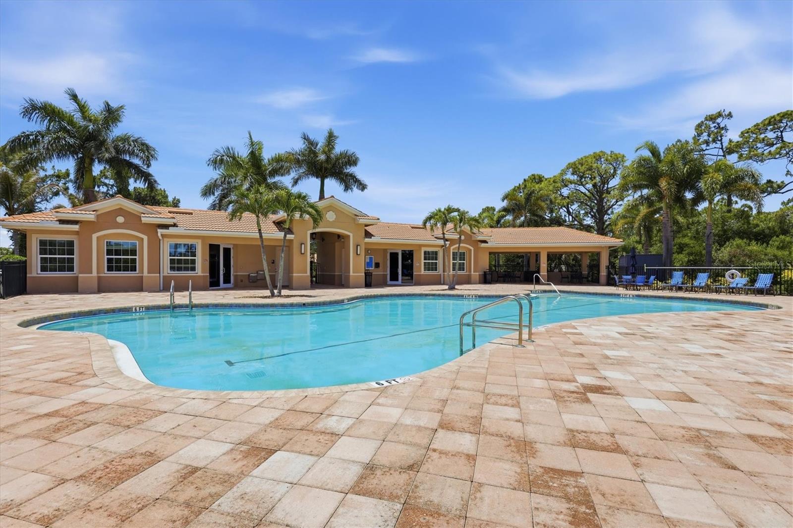 CARIBBEAN VILLAGE - Residential