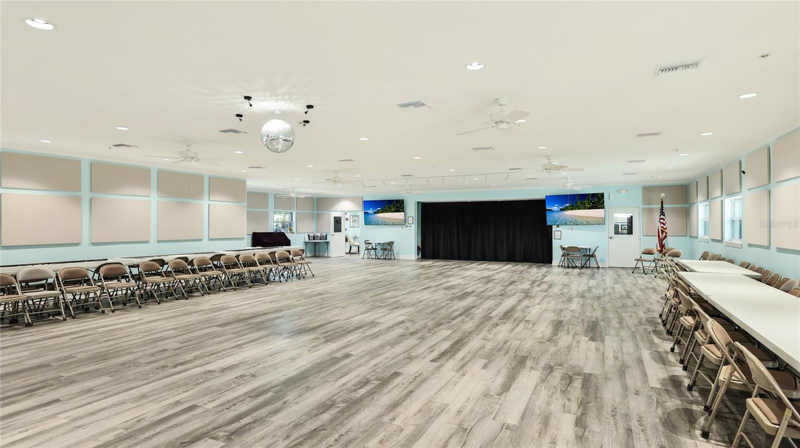 POLYNESIAN VILLAGE - Residential