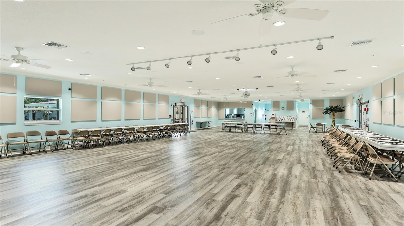 POLYNESIAN VILLAGE - Residential