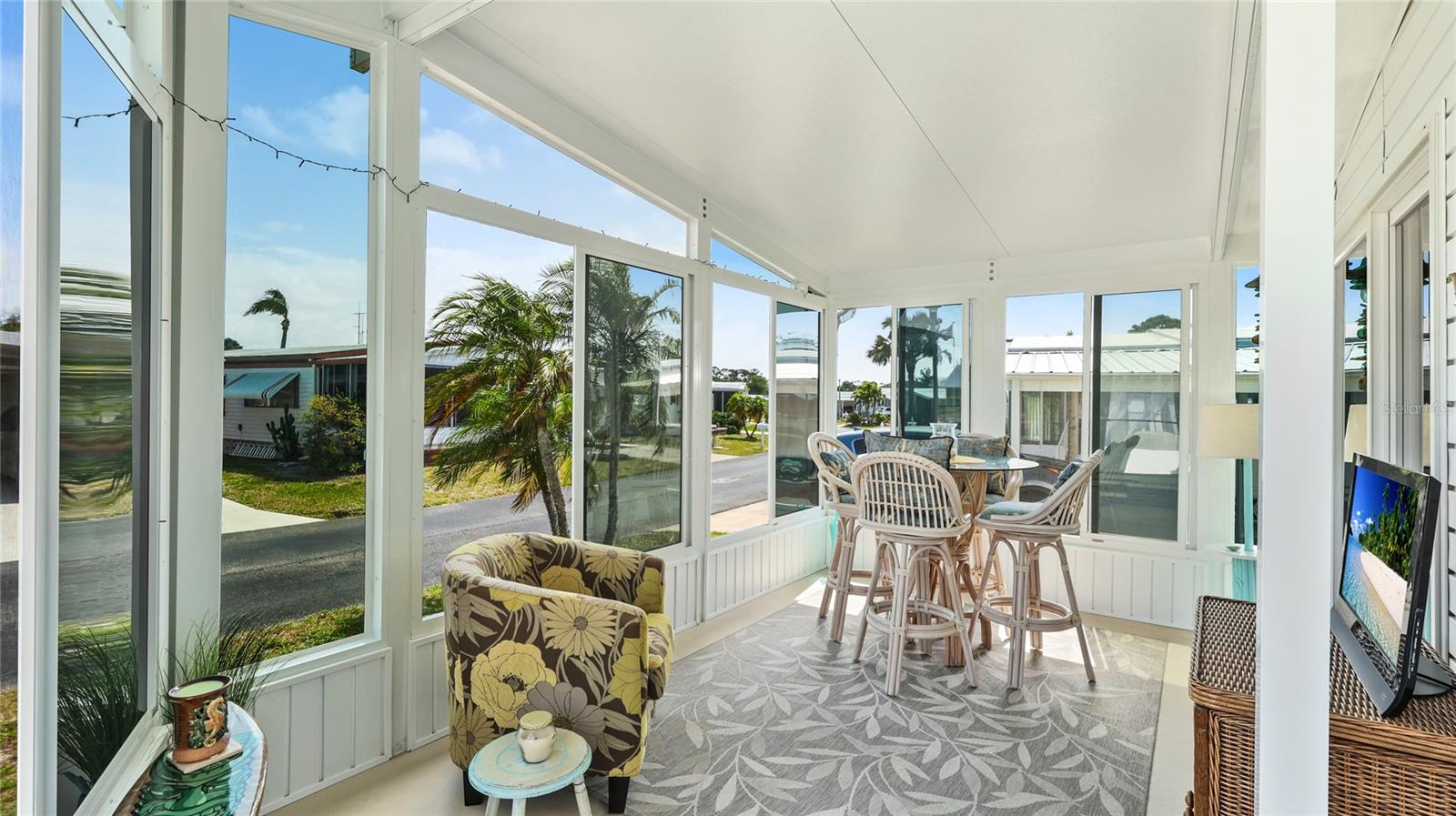 POLYNESIAN VILLAGE - Residential