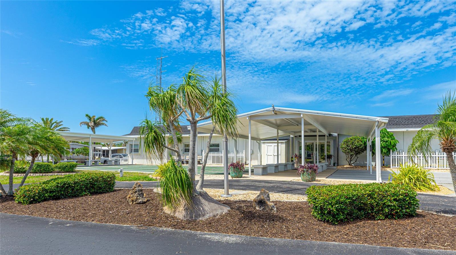 POLYNESIAN VILLAGE - Residential