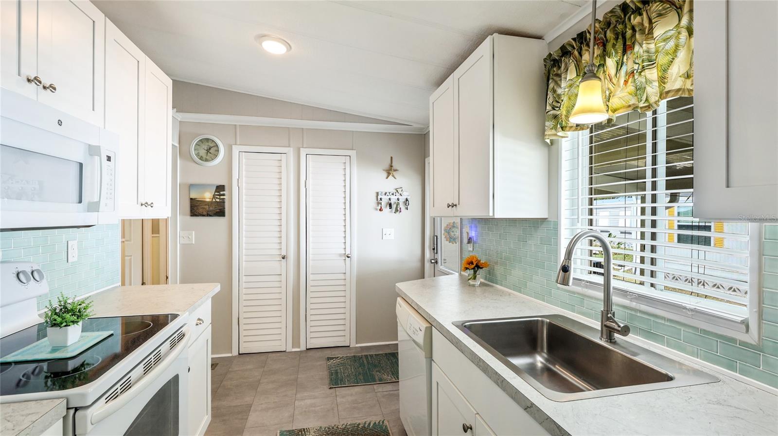 POLYNESIAN VILLAGE - Residential