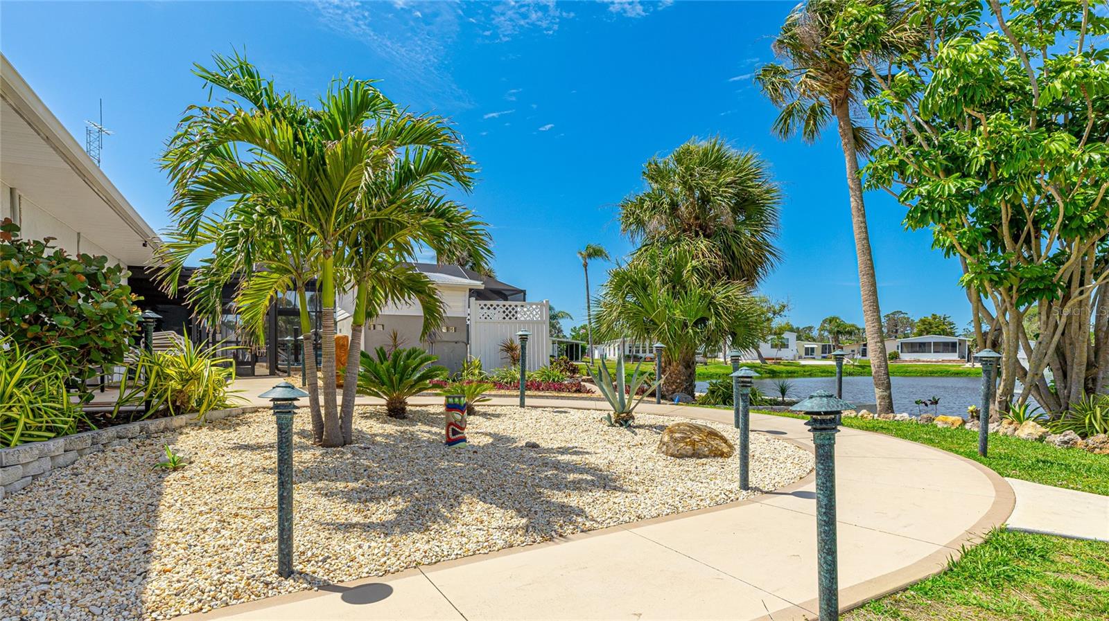 POLYNESIAN VILLAGE - Residential