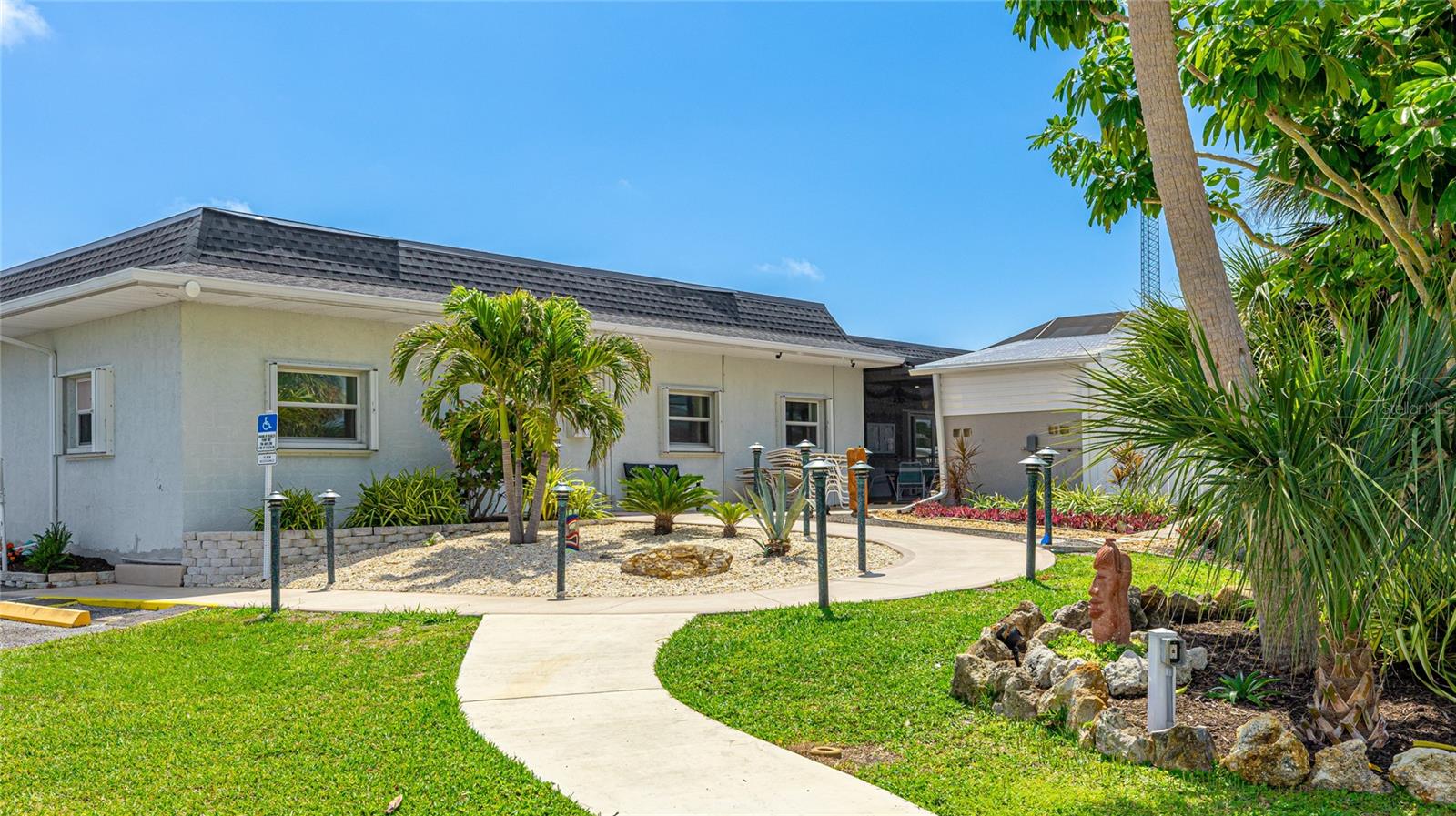 POLYNESIAN VILLAGE - Residential