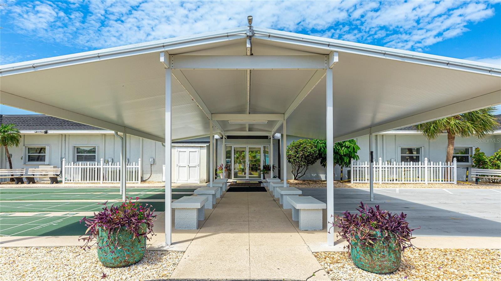 POLYNESIAN VILLAGE - Residential