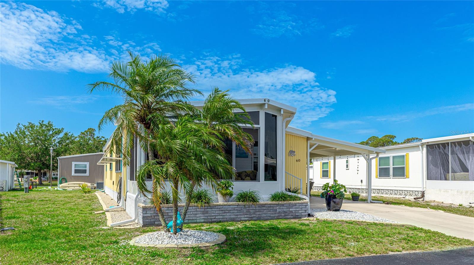 POLYNESIAN VILLAGE - Residential