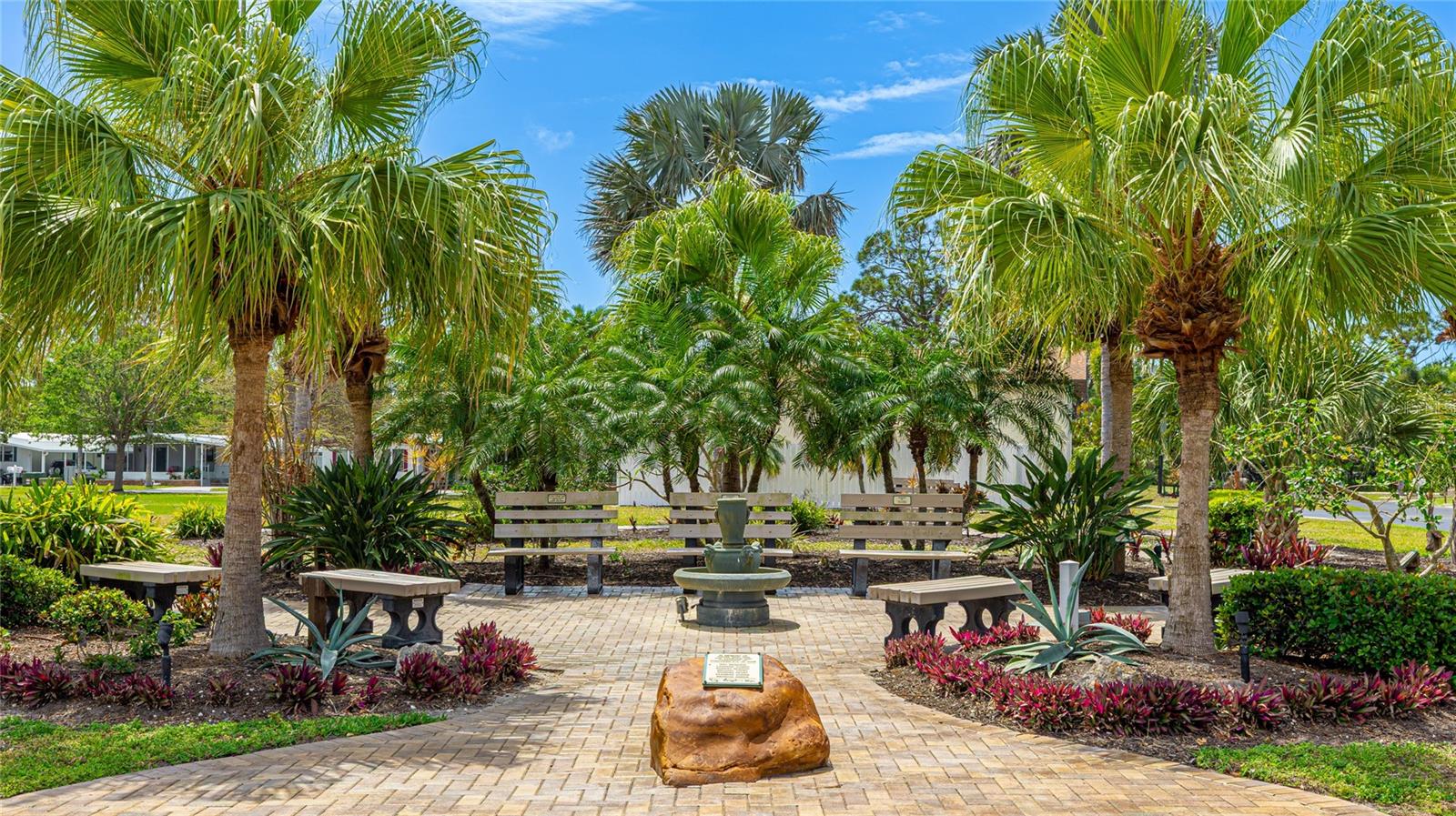 POLYNESIAN VILLAGE - Residential