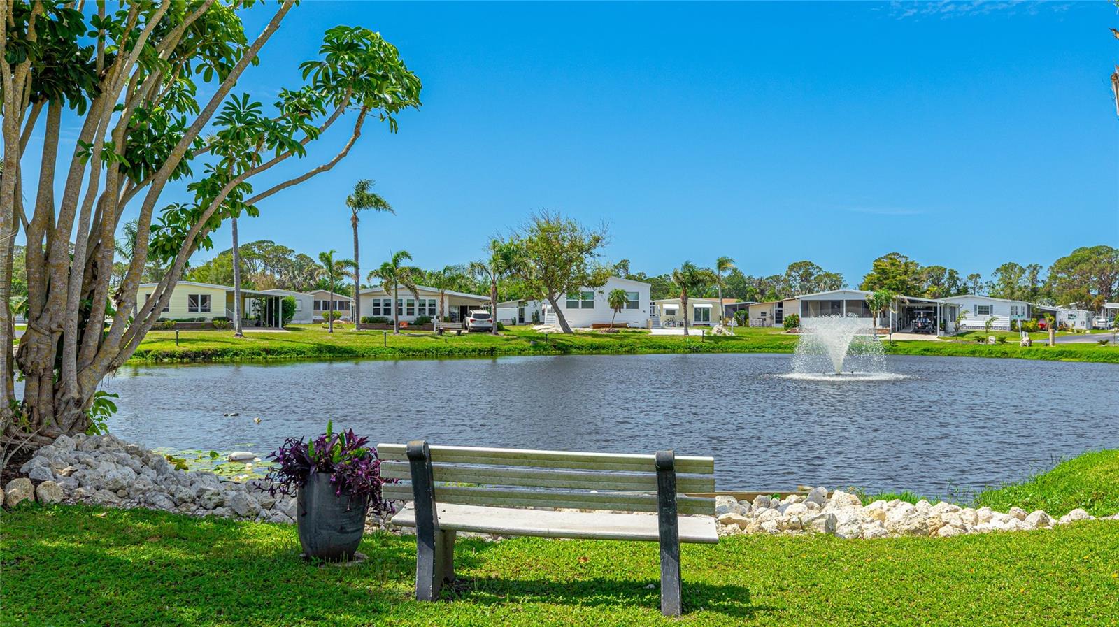 POLYNESIAN VILLAGE - Residential