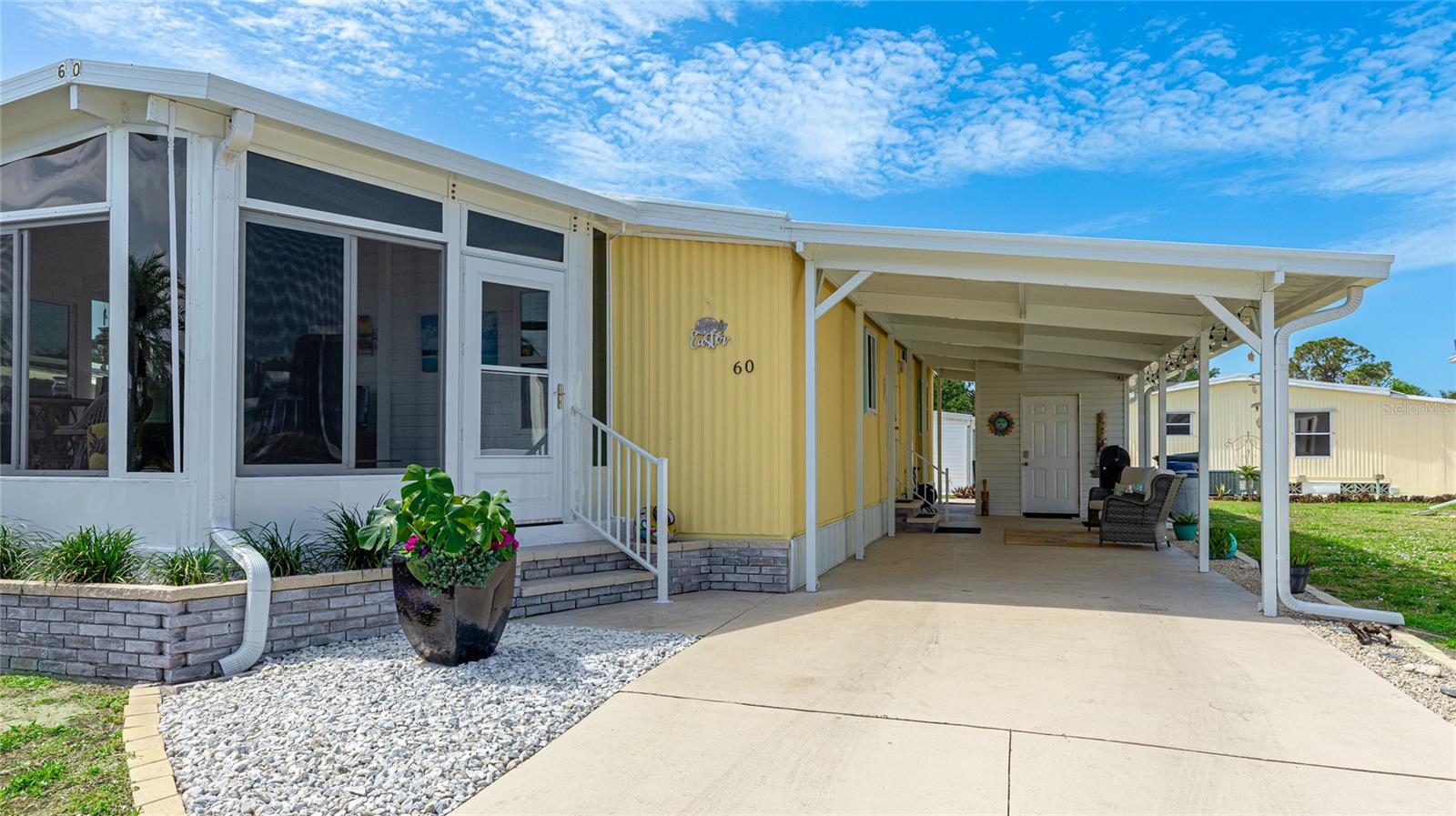 POLYNESIAN VILLAGE - Residential