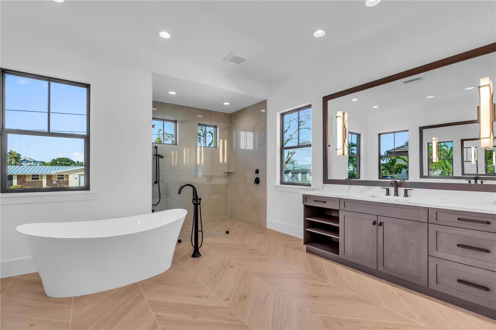 NORTH ISLES - Residential