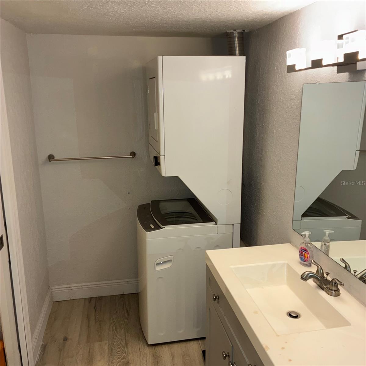 LA COSTA BRAVA LAKESIDE - Residential