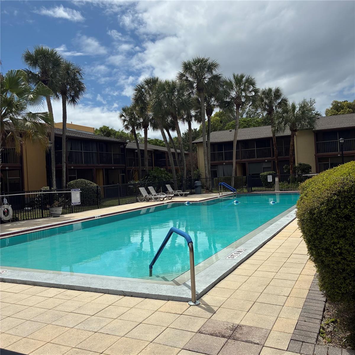 LA COSTA BRAVA LAKESIDE - Residential