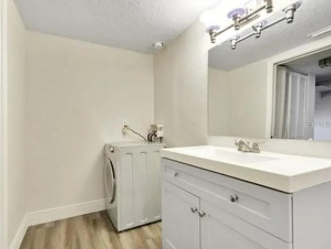 LA COSTA BRAVA LAKESIDE - Residential