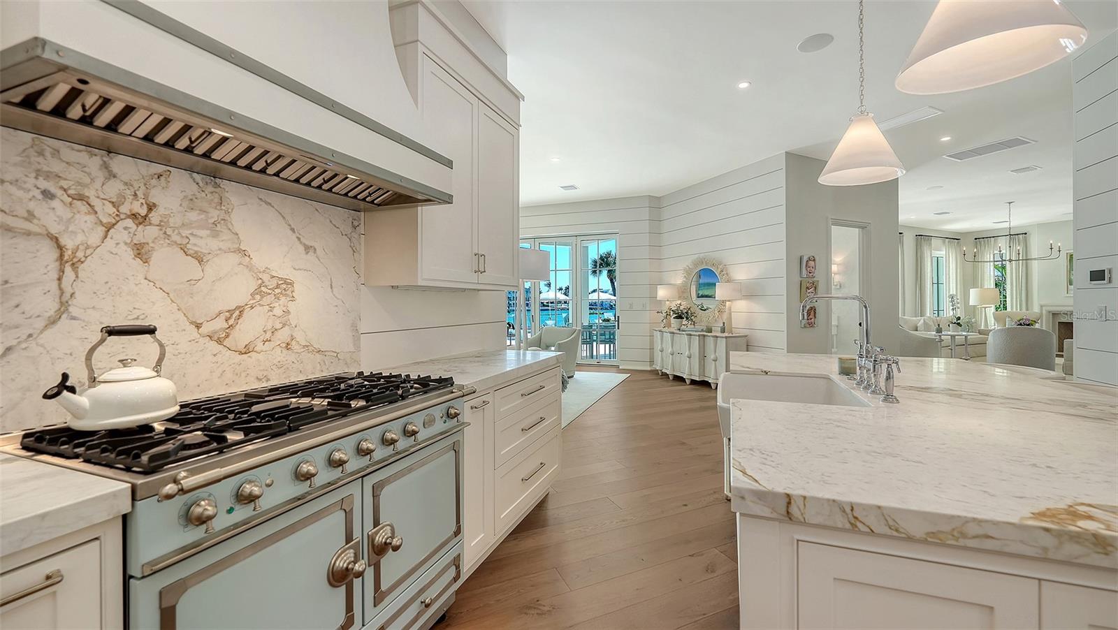 LIGHTHOUSE POINT - Residential