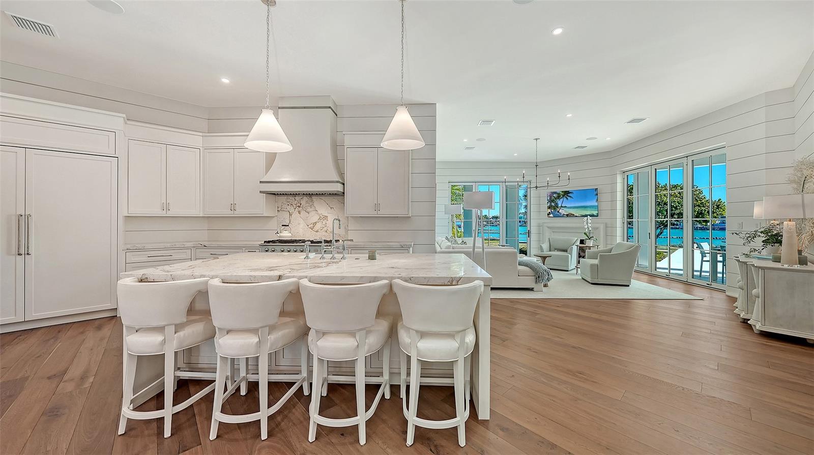 LIGHTHOUSE POINT - Residential