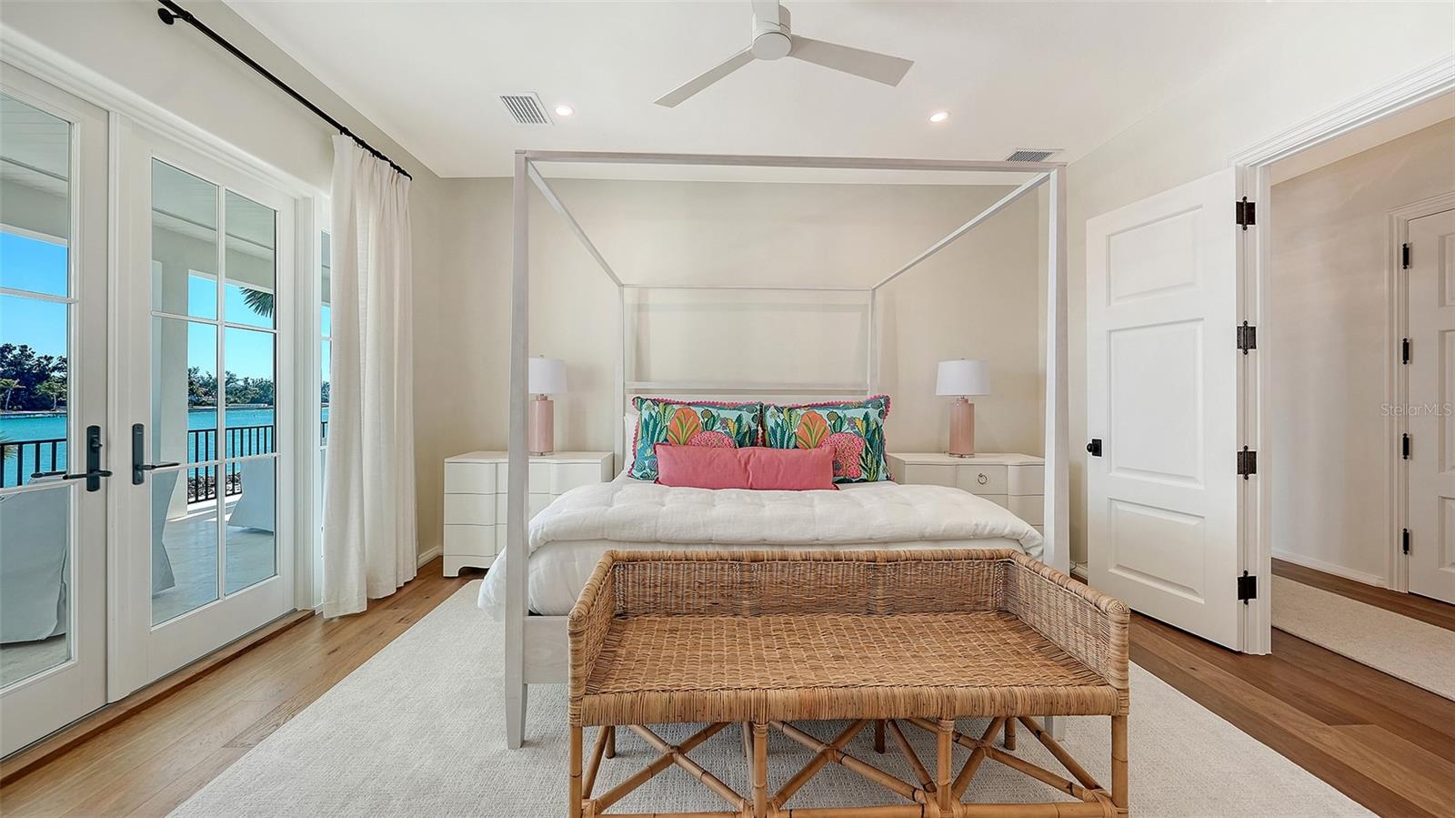 LIGHTHOUSE POINT - Residential