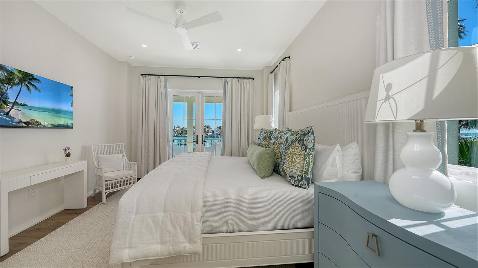 LIGHTHOUSE POINT - Residential