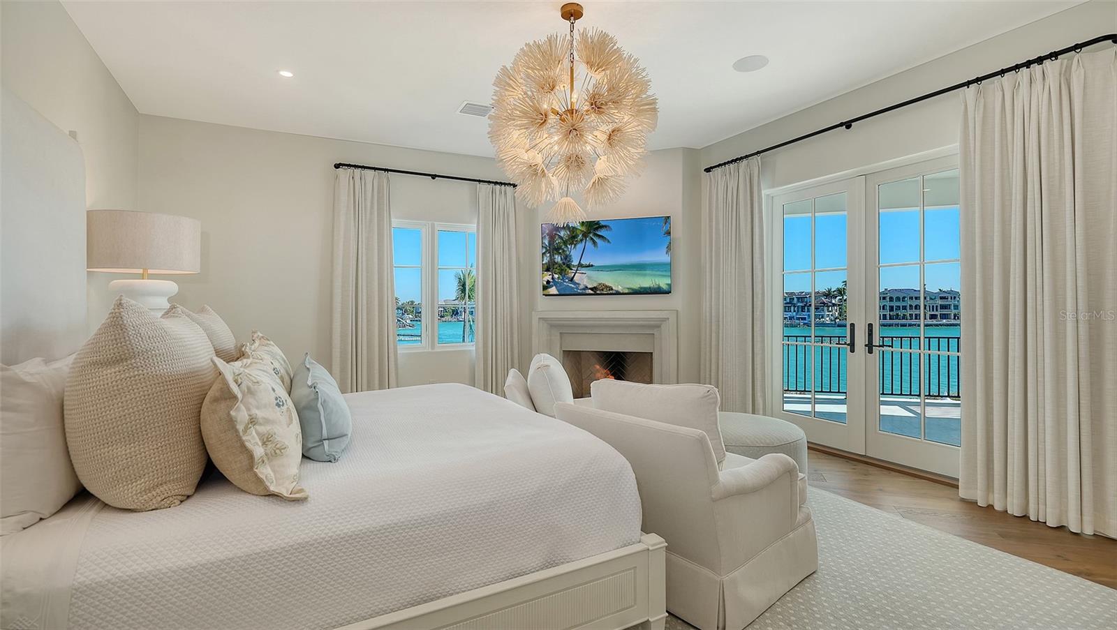 LIGHTHOUSE POINT - Residential