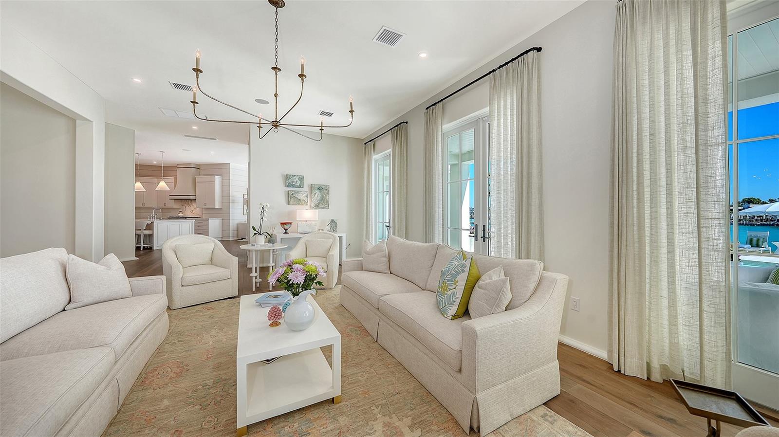 LIGHTHOUSE POINT - Residential