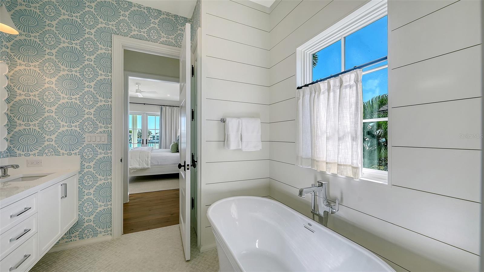 LIGHTHOUSE POINT - Residential