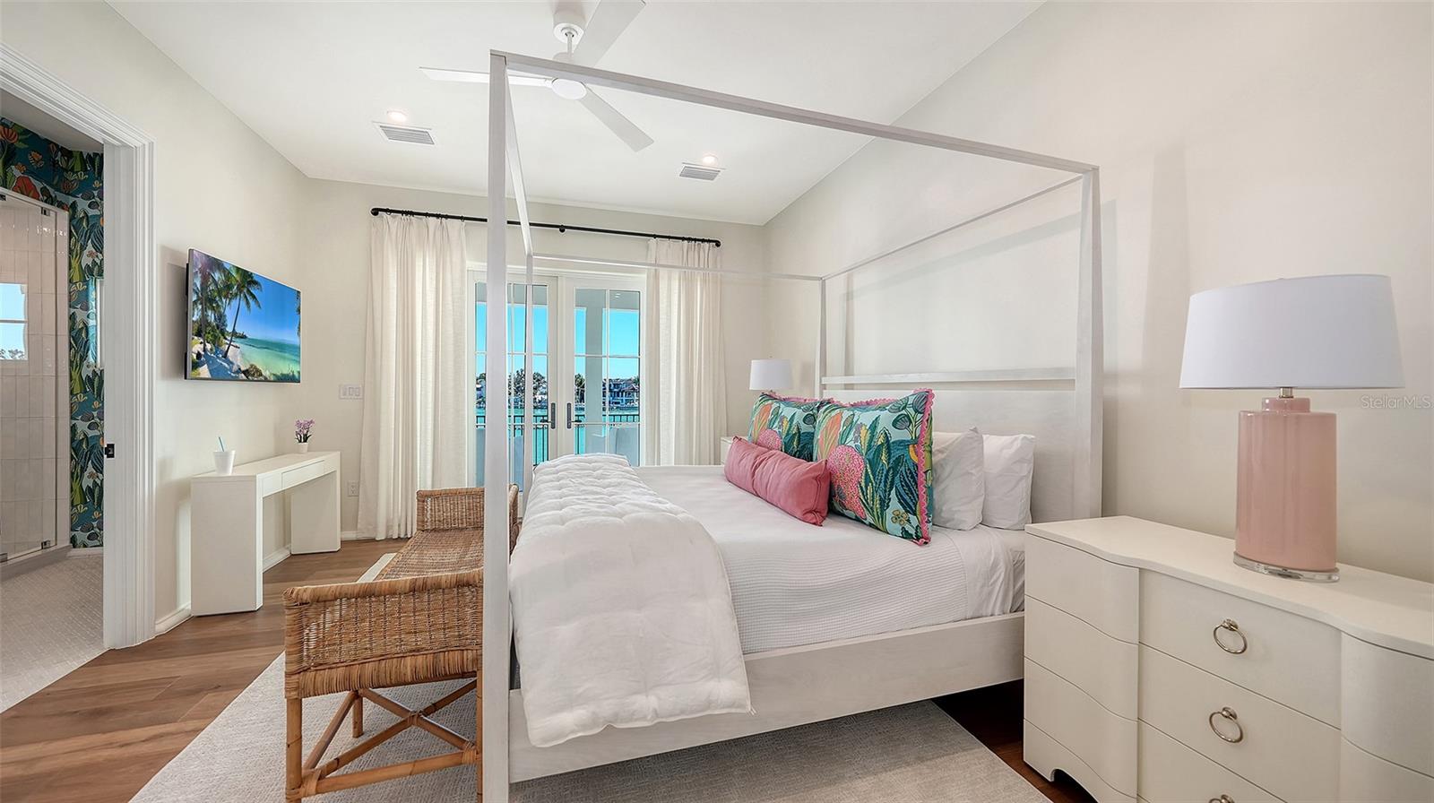 LIGHTHOUSE POINT - Residential