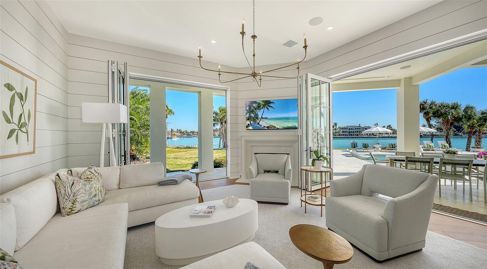 LIGHTHOUSE POINT - Residential