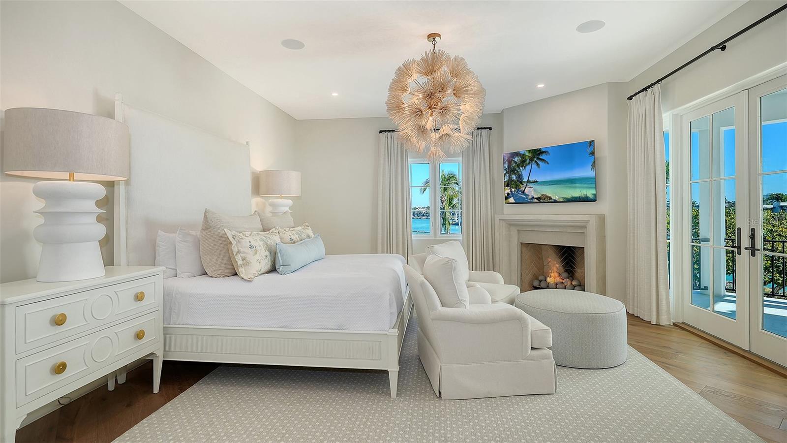 LIGHTHOUSE POINT - Residential