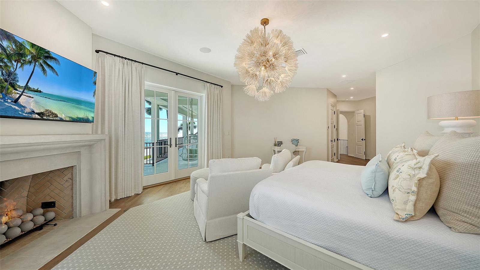 LIGHTHOUSE POINT - Residential