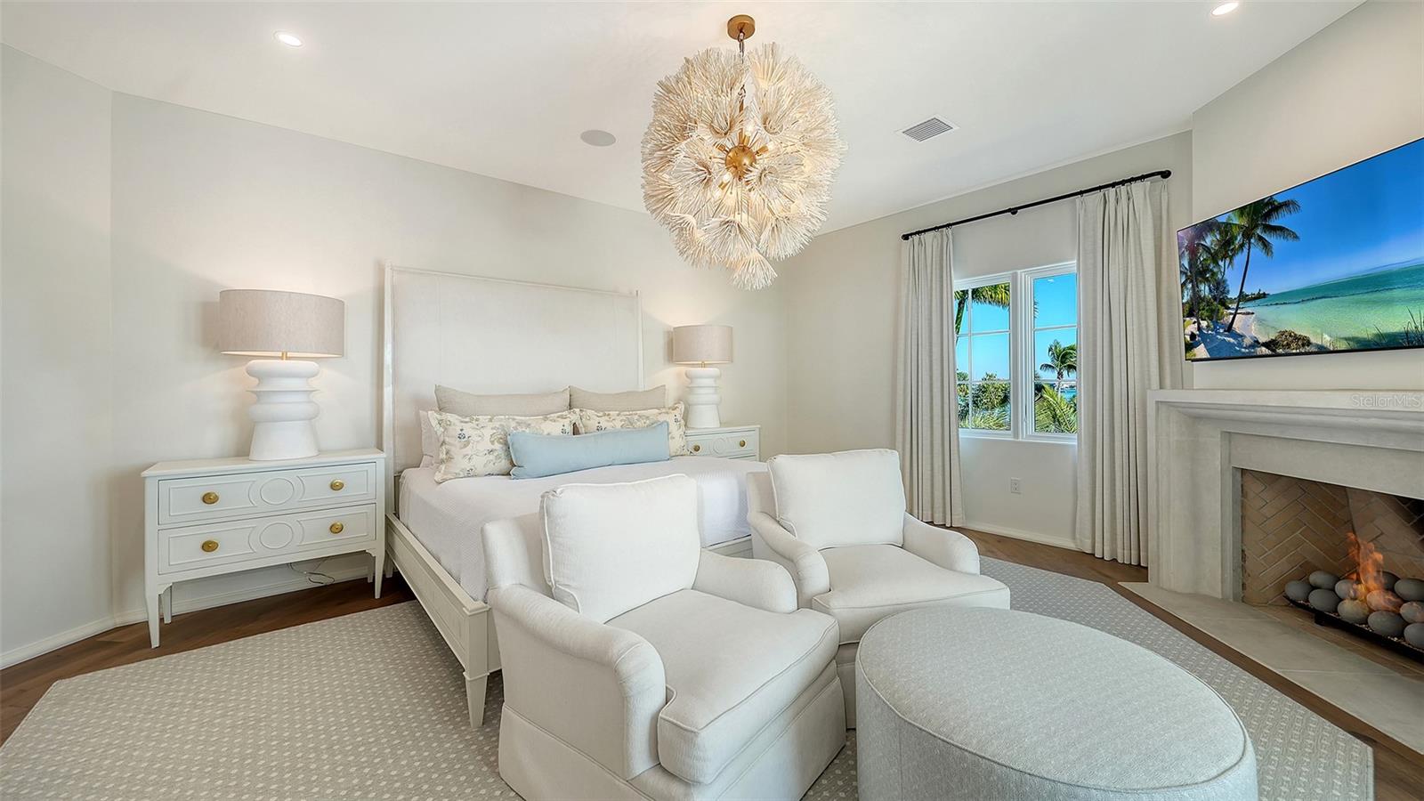 LIGHTHOUSE POINT - Residential