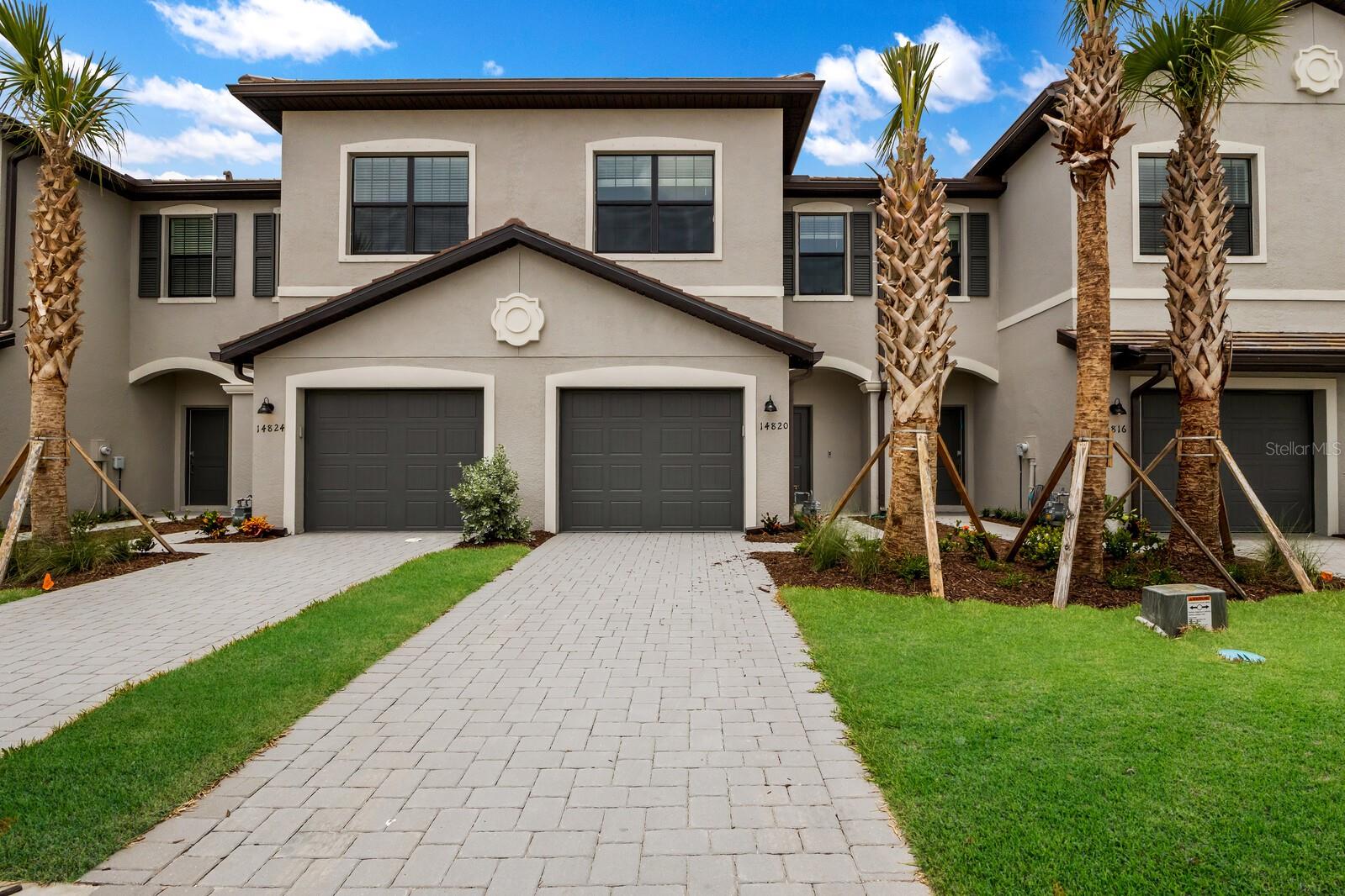 Beautiful Townhome in Lorraine Lakes is now available for rent with an October 1st Move in Date. This 3 bedroom 2.5 bath home is spacious and in a great location.