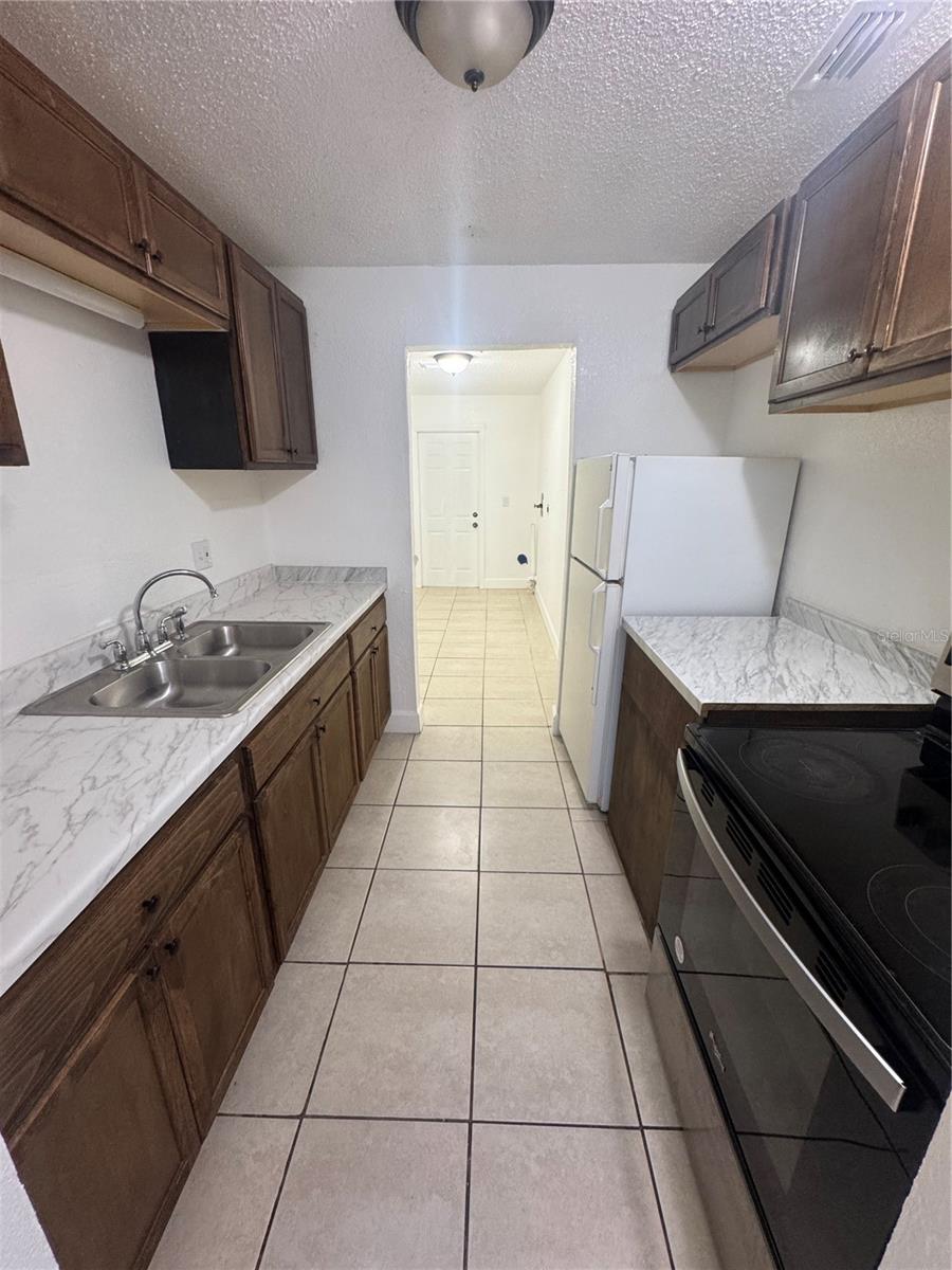 WEST PORT - Residential Lease