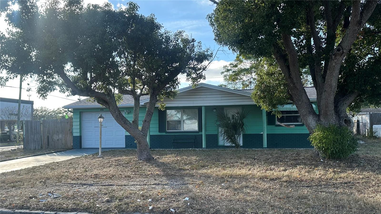 COLONIAL MANOR - Residential