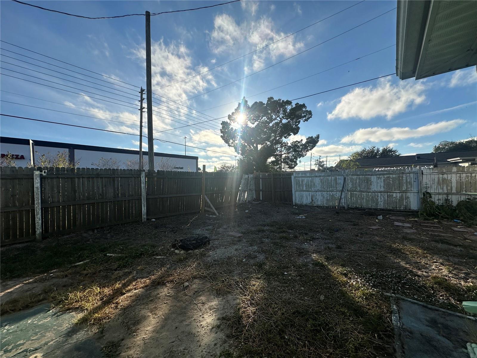 COLONIAL MANOR - Residential