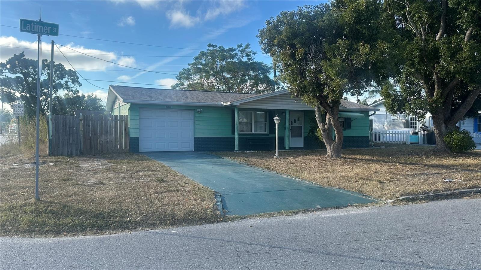 COLONIAL MANOR - Residential