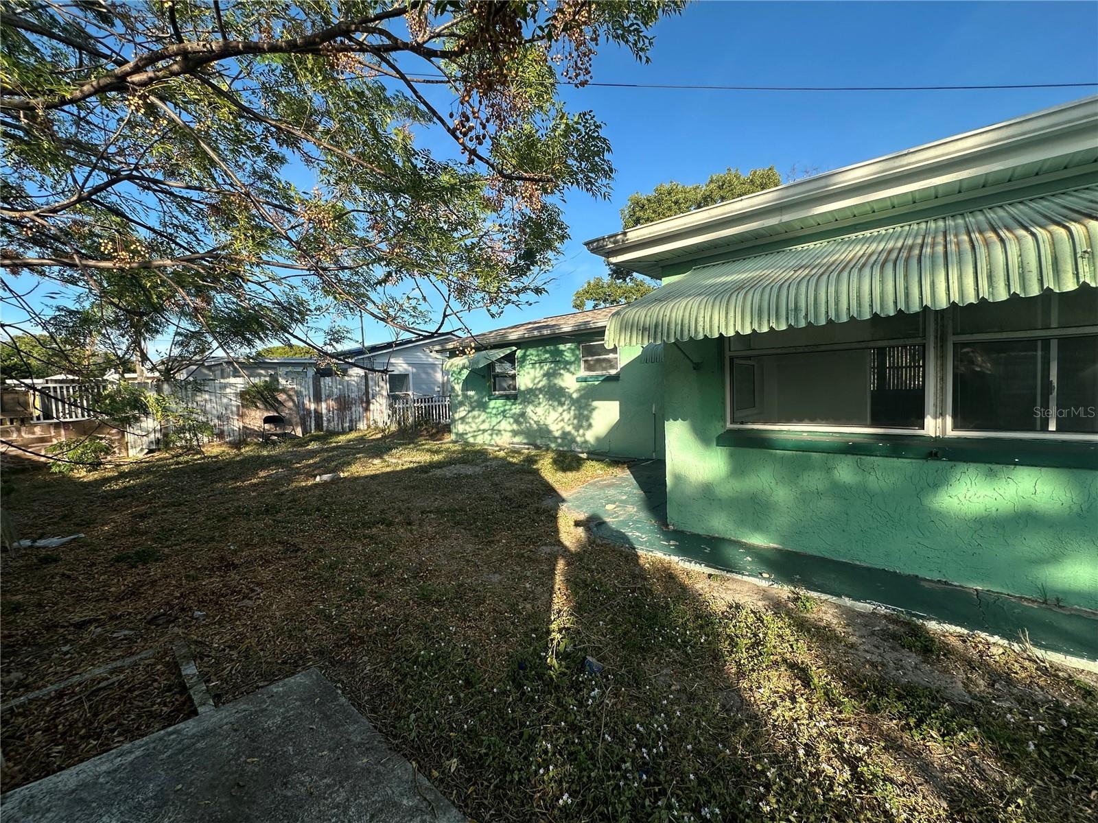 COLONIAL MANOR - Residential