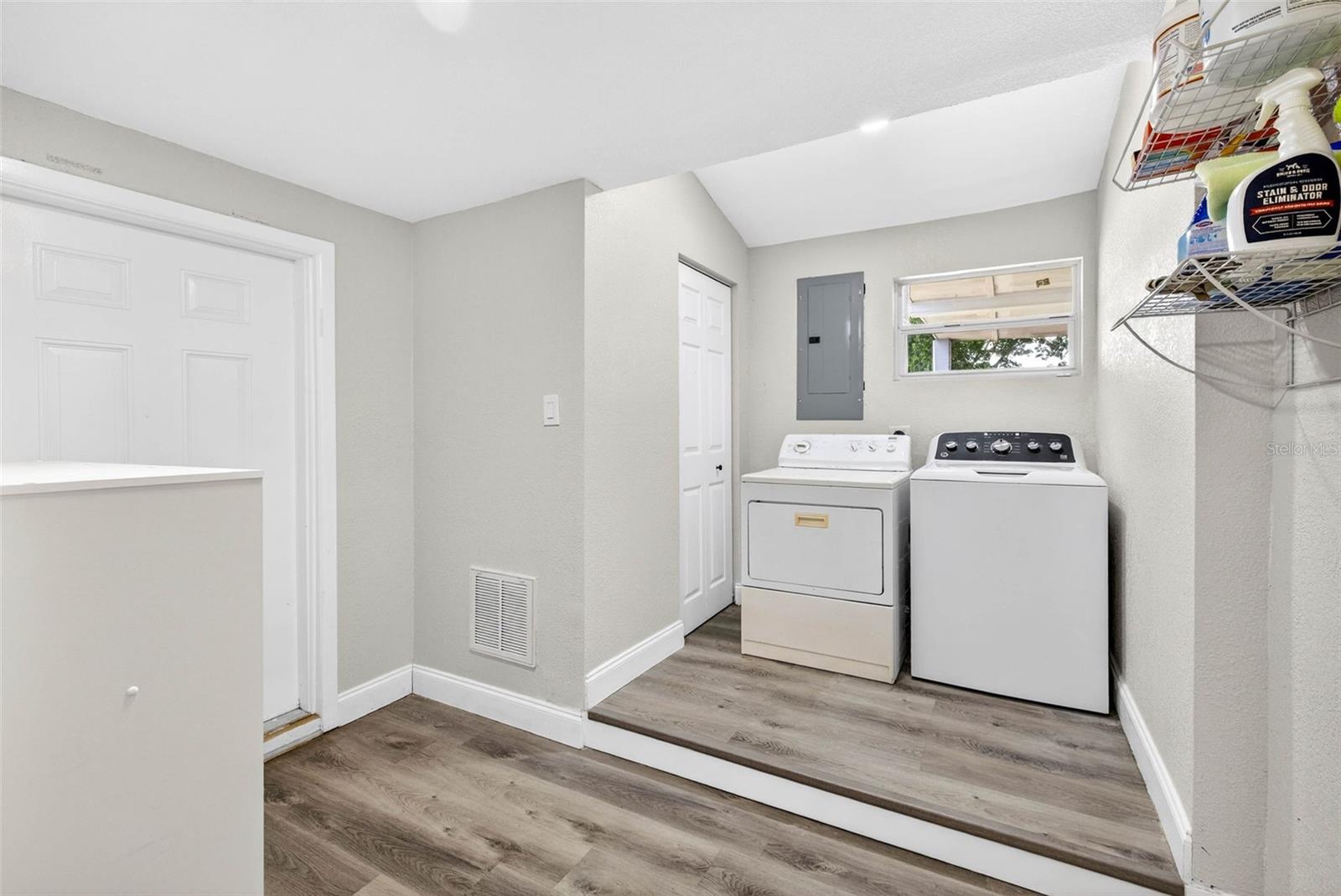 FAIRLAWN PARK MANOR - Residential