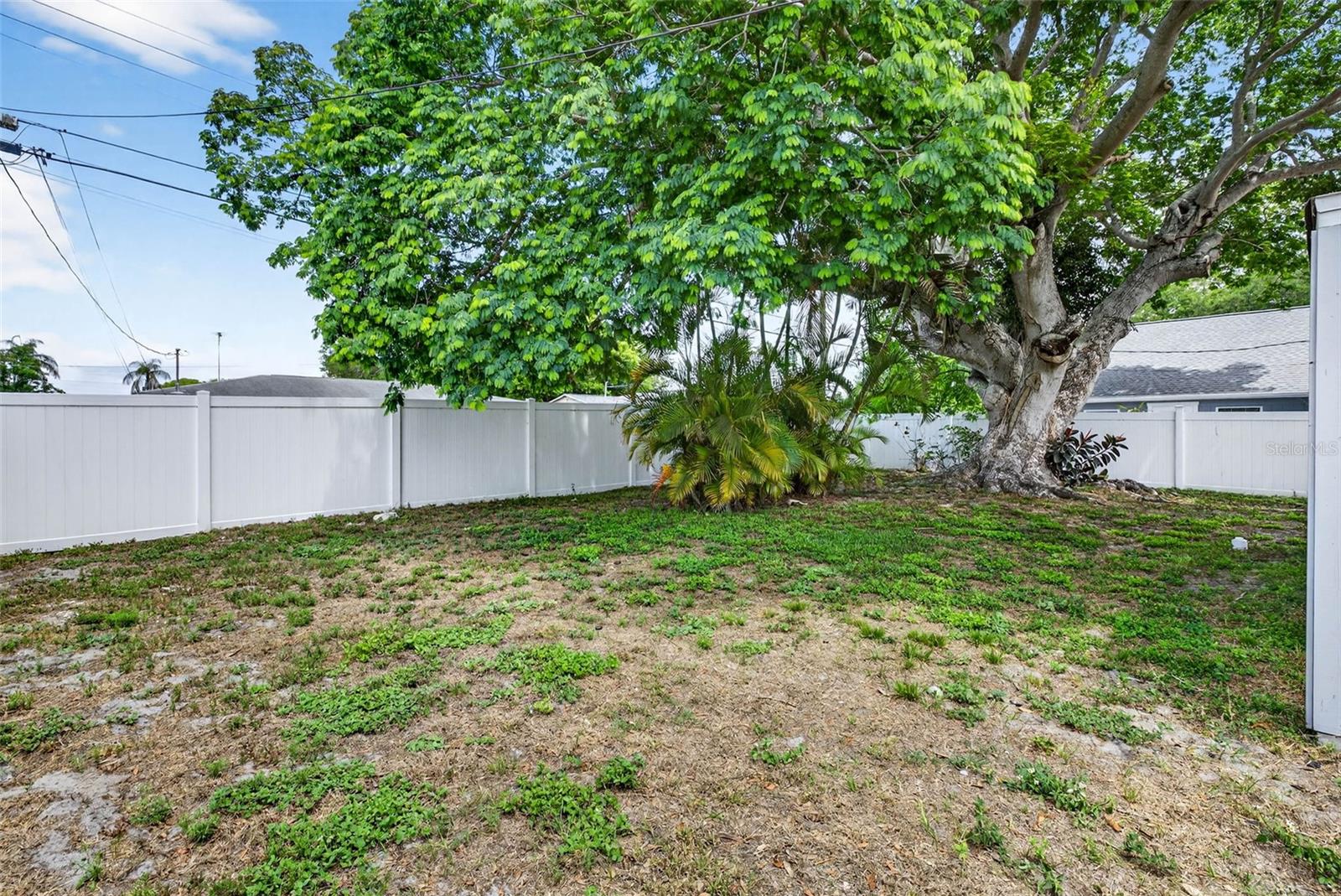 FAIRLAWN PARK MANOR - Residential