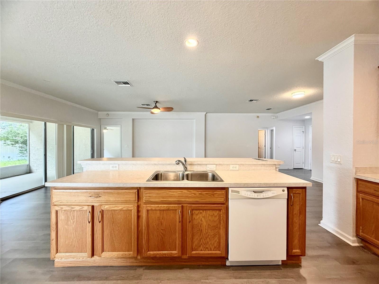 5695 SW 39TH STREET
