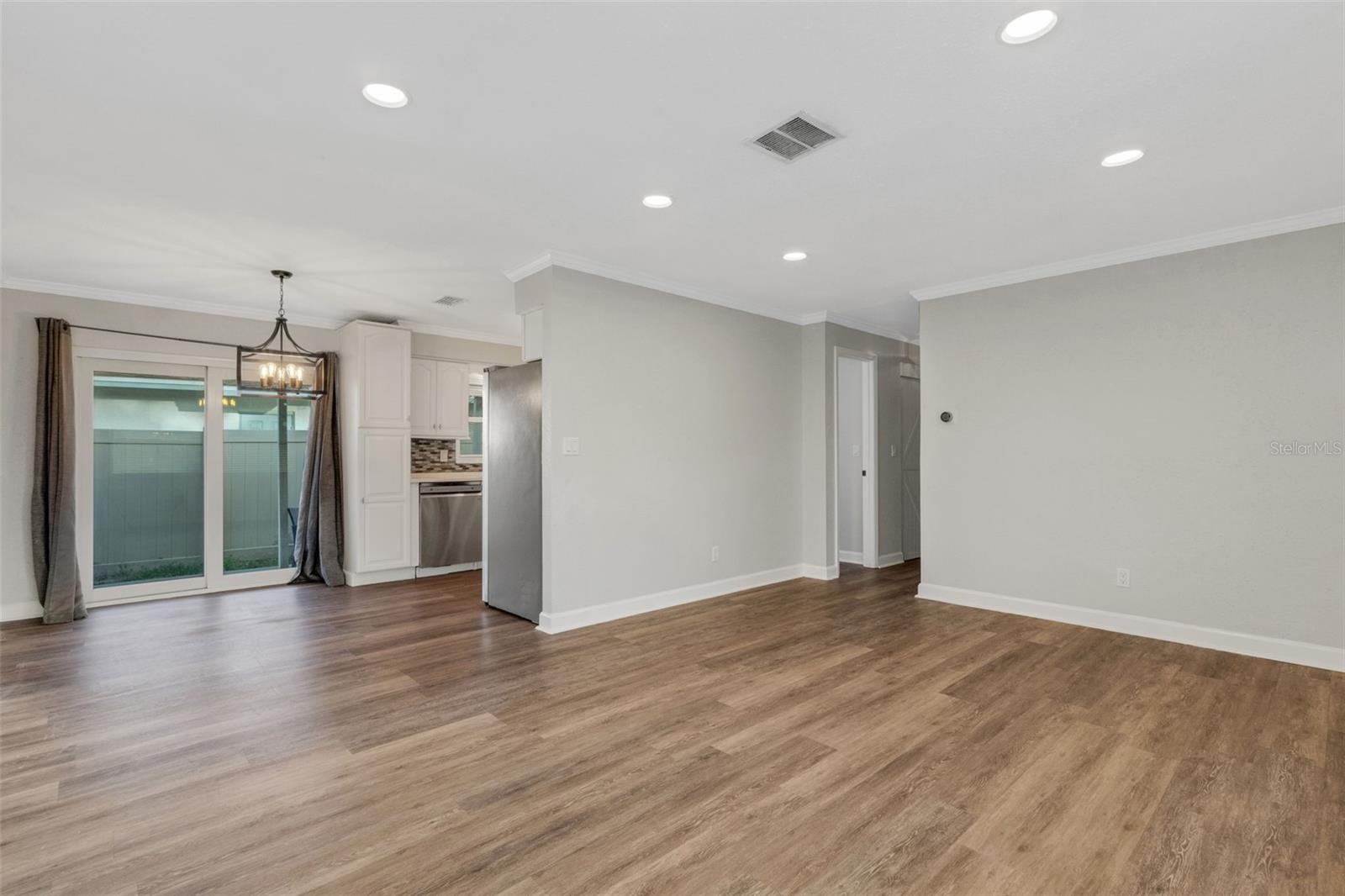 270 NORTHEAST BOULEVARD N