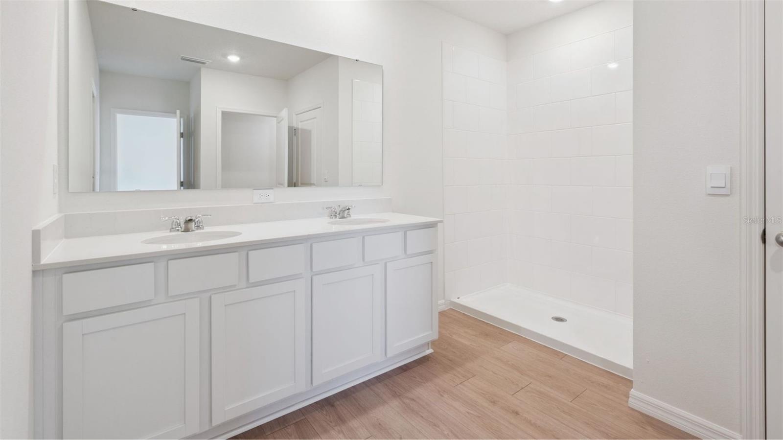 OAKS PRESERVE - Residential