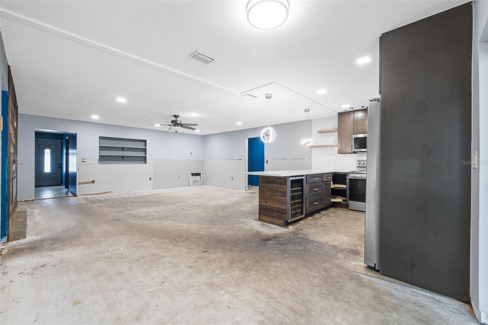 2302 16 STREET W