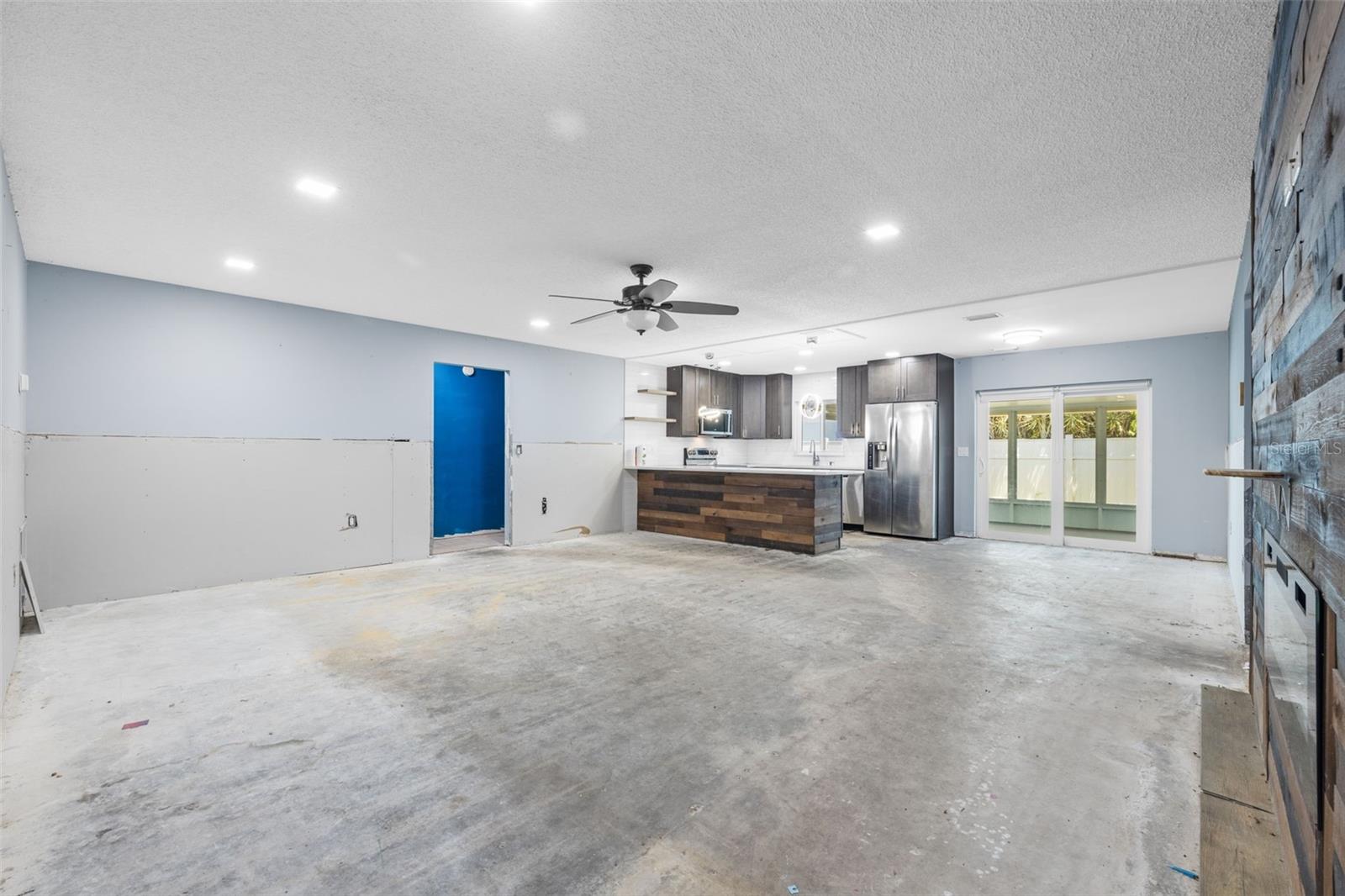 2302 16 STREET W