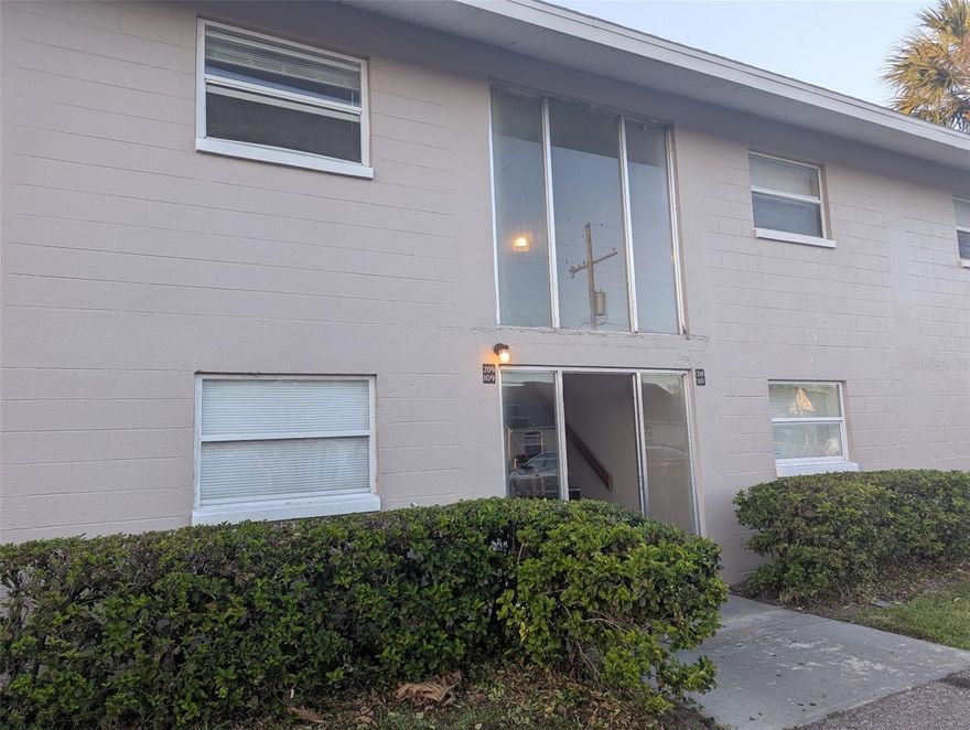 Great Investment Opportunity a 2 Bedroom and 1 Bathroom Condo in a location that is minutes from both downtown and airport and very convenient located off Semoran Blvd and Colonial Drive near shops, restaurants and bus line.