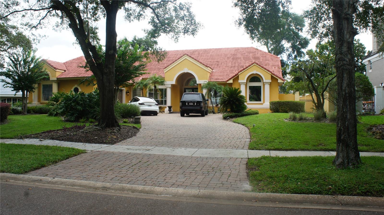 This property is located in a beautiful, secure subdivision. Convenient to shopping, schools, restaurants, attractions, and many more. Open Floor Plan, High Ceilings, Lots of Crown Molding, and Generous Room Sizes Make This A Very Attractive House!