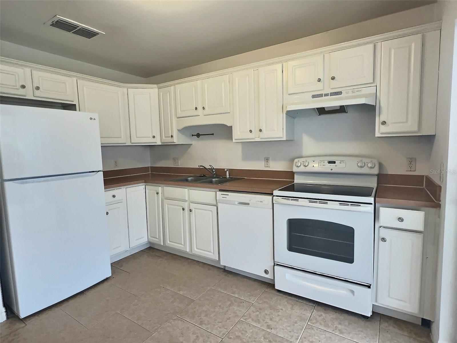 INDIAN WELLS UNIT 8 - Residential Lease