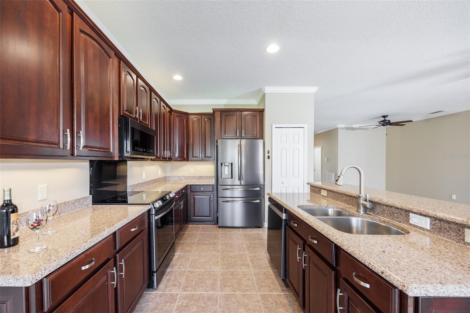 SOUTHSHORE FALLS PH 1 - Residential